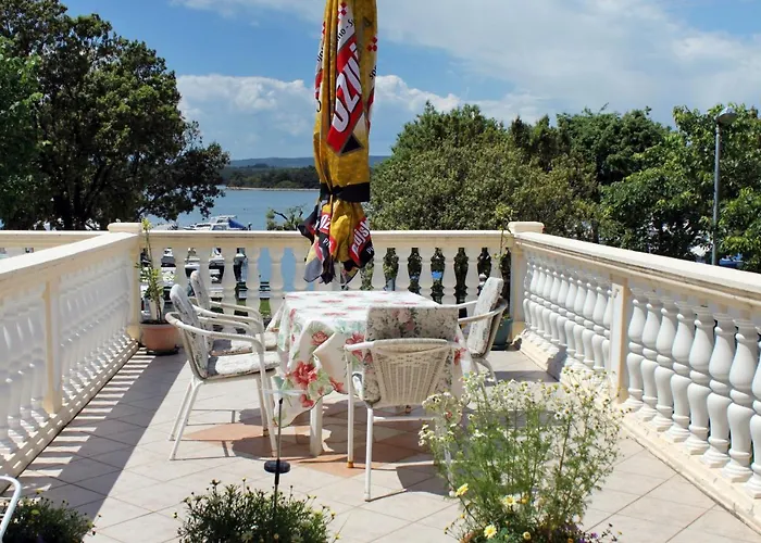 By The Sea Punat, Krk - 5329 アパート *